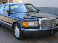Image 2 of 33 of a 1990 MERCEDES 300 SE