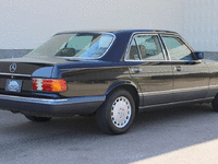 Image 4 of 33 of a 1990 MERCEDES 300 SE