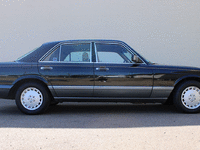 Image 6 of 33 of a 1990 MERCEDES 300 SE