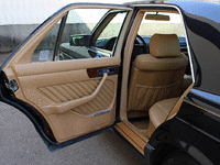 Image 15 of 33 of a 1990 MERCEDES 300 SE
