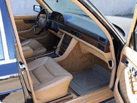 Image 17 of 33 of a 1990 MERCEDES 300 SE