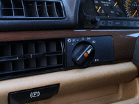 Image 21 of 33 of a 1990 MERCEDES 300 SE