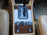 Image 24 of 33 of a 1990 MERCEDES 300 SE