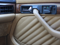 Image 25 of 33 of a 1990 MERCEDES 300 SE