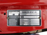 Image 22 of 32 of a 1985 MERCEDES SL500