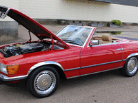 Image 23 of 32 of a 1985 MERCEDES SL500
