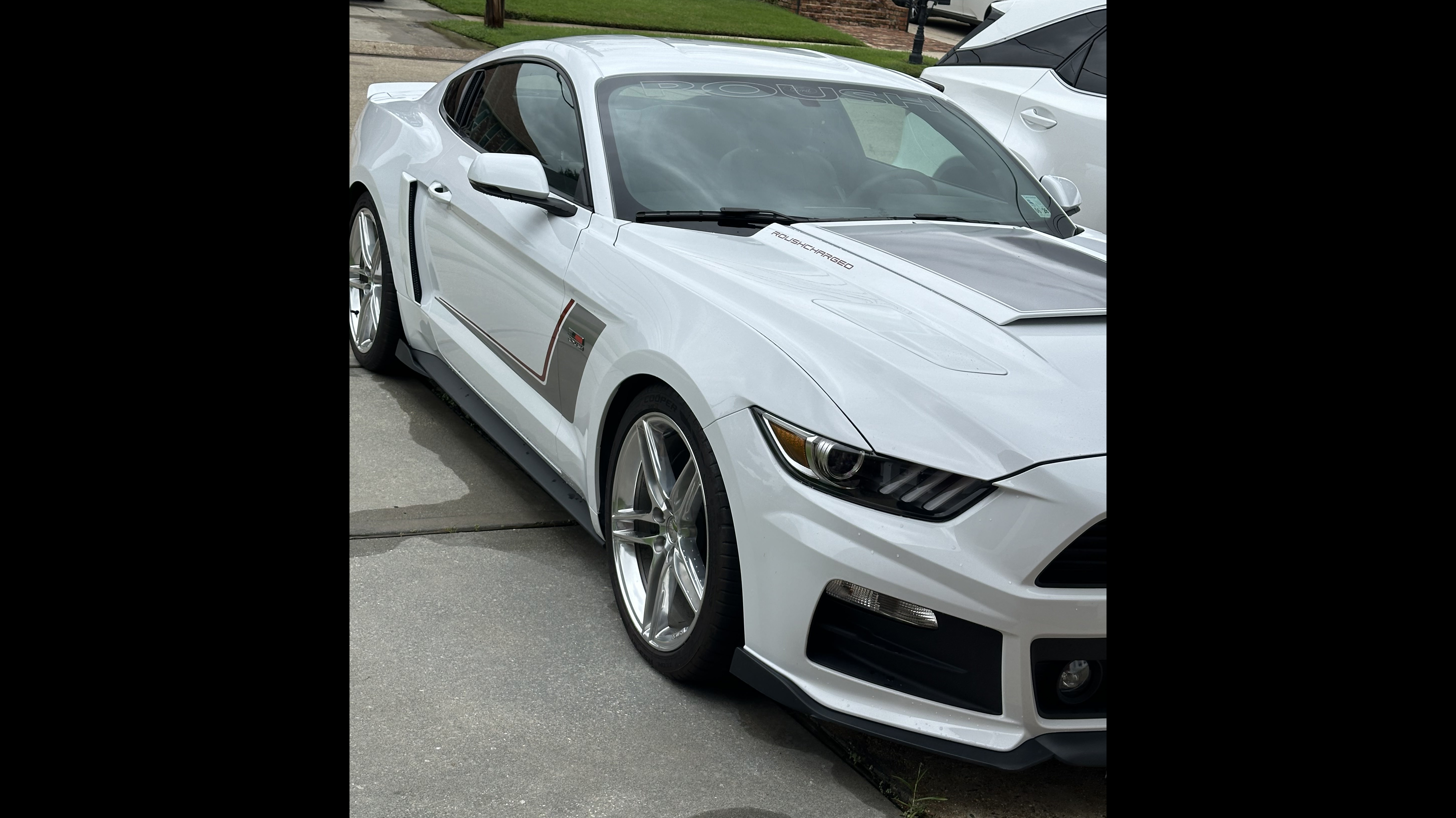 2nd Image of a 2015 FORD MUSTANG