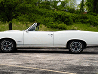 Image 3 of 14 of a 1966 PONTIAC GTO
