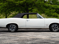 Image 4 of 14 of a 1966 PONTIAC GTO