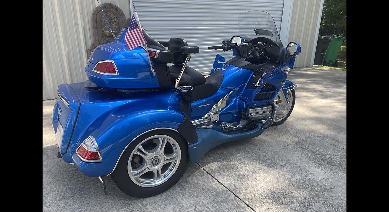 3rd Image of a 2012 HONDA GOLDWING
