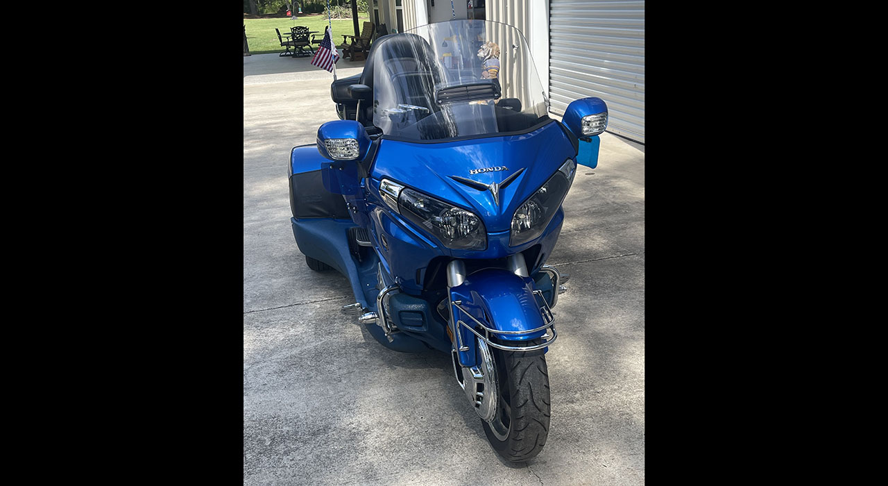 4th Image of a 2012 HONDA GOLDWING