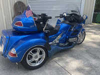 Image 4 of 19 of a 2012 HONDA GOLDWING