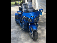 Image 5 of 19 of a 2012 HONDA GOLDWING