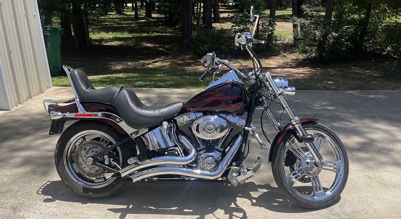 3rd Image of a 2010 HARLEY-DAVIDSON FXSTC