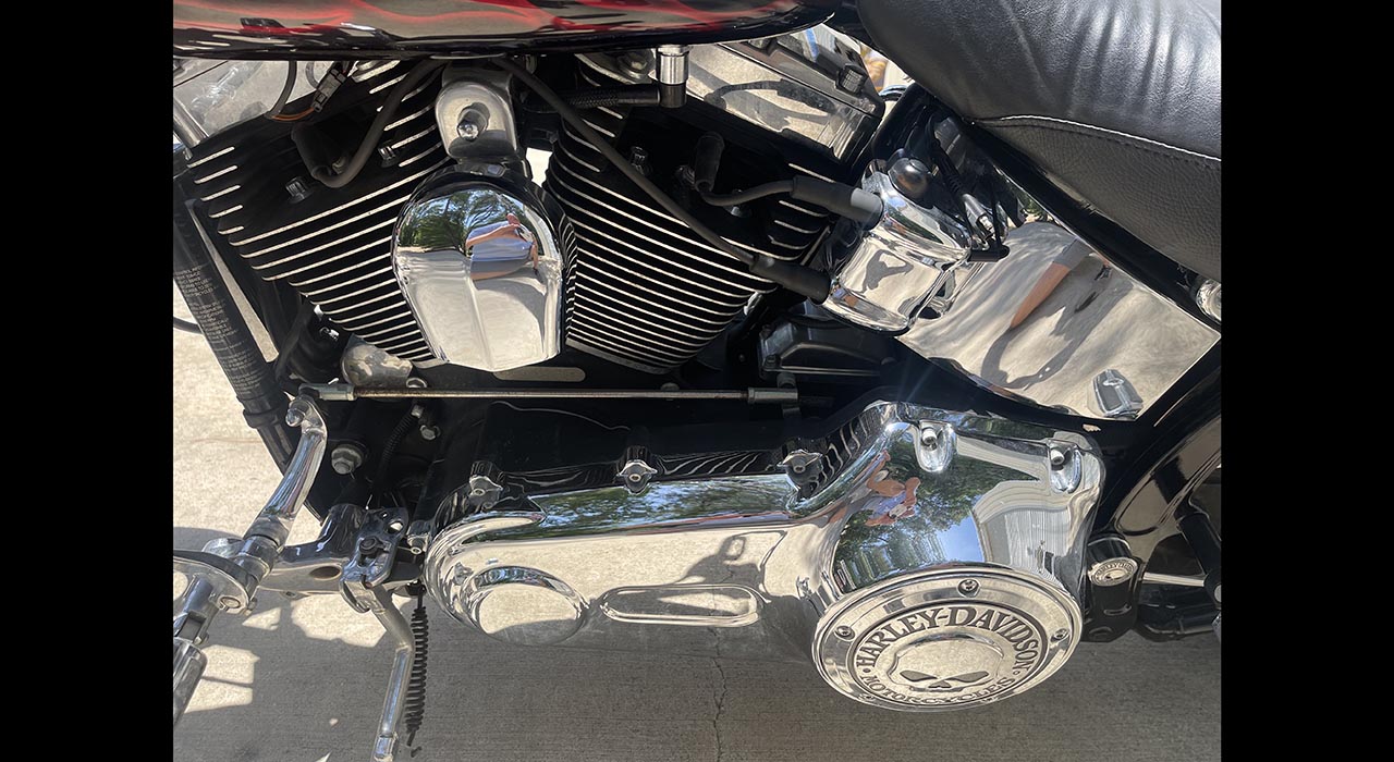 8th Image of a 2010 HARLEY-DAVIDSON FXSTC