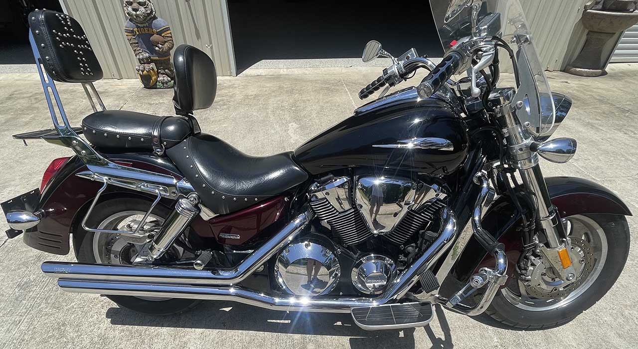 2nd Image of a 2006 HONDA 1800 VTX