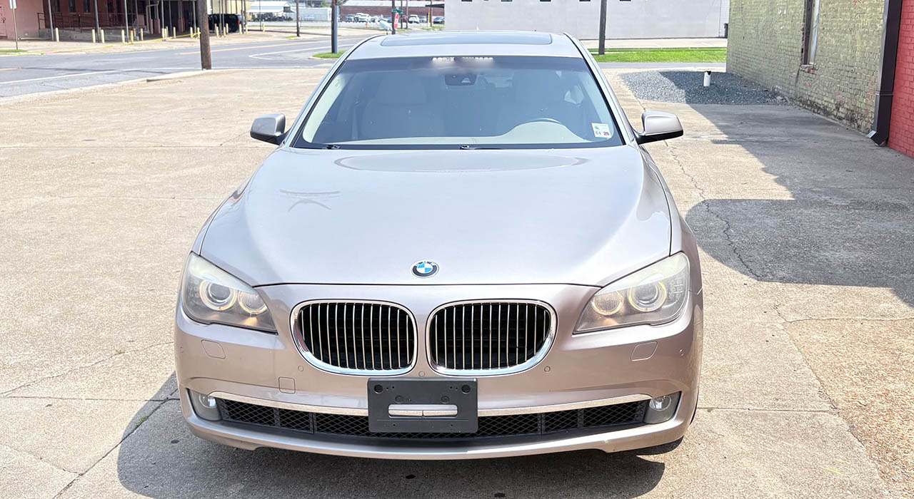 2nd Image of a 2009 BMW 7 SERIES 750LI