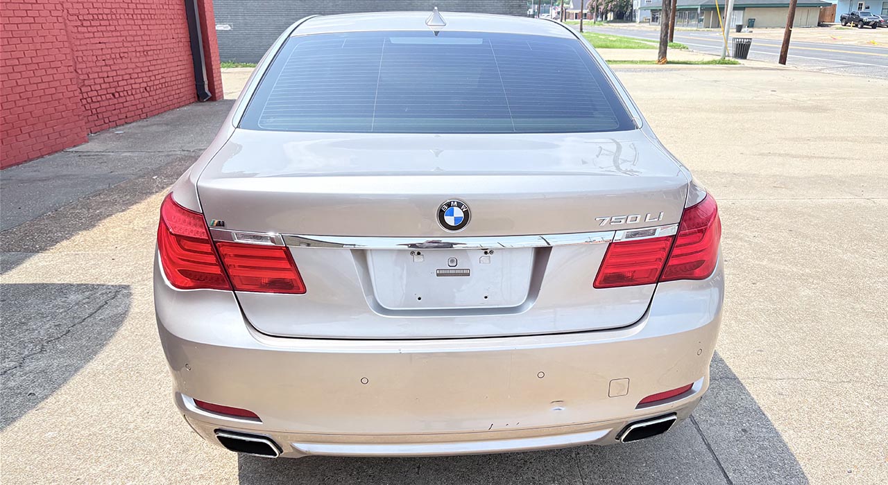 3rd Image of a 2009 BMW 7 SERIES 750LI