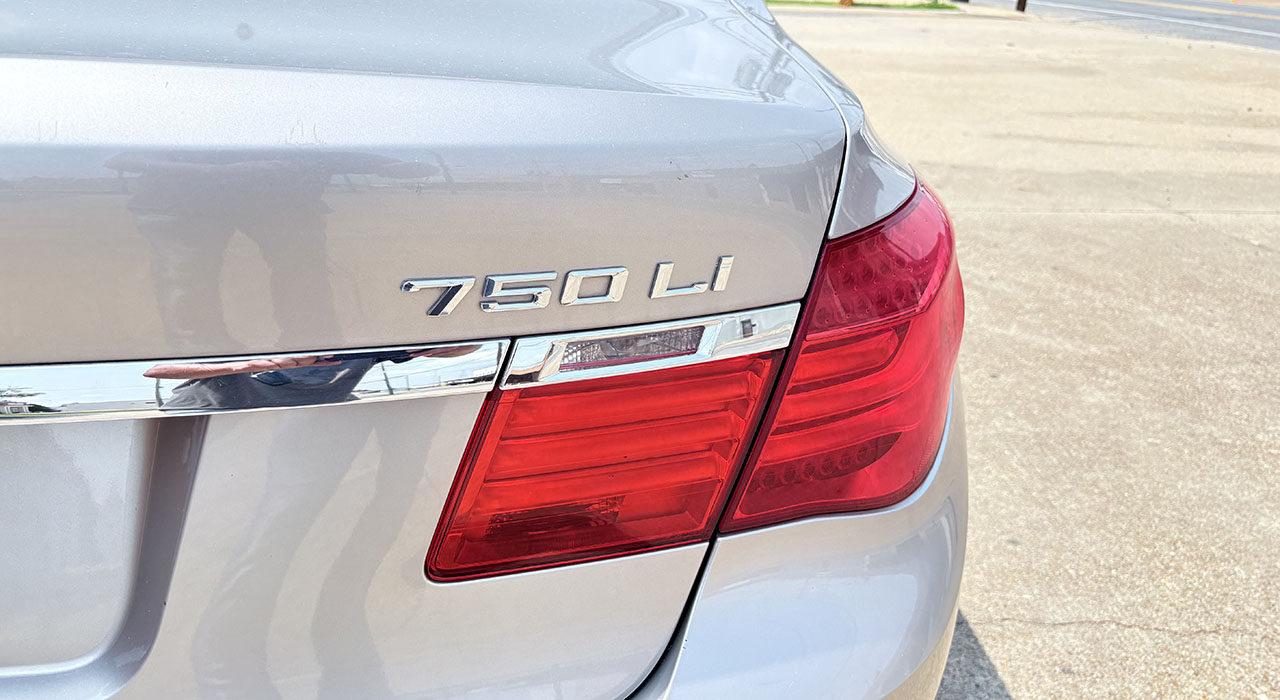 4th Image of a 2009 BMW 7 SERIES 750LI