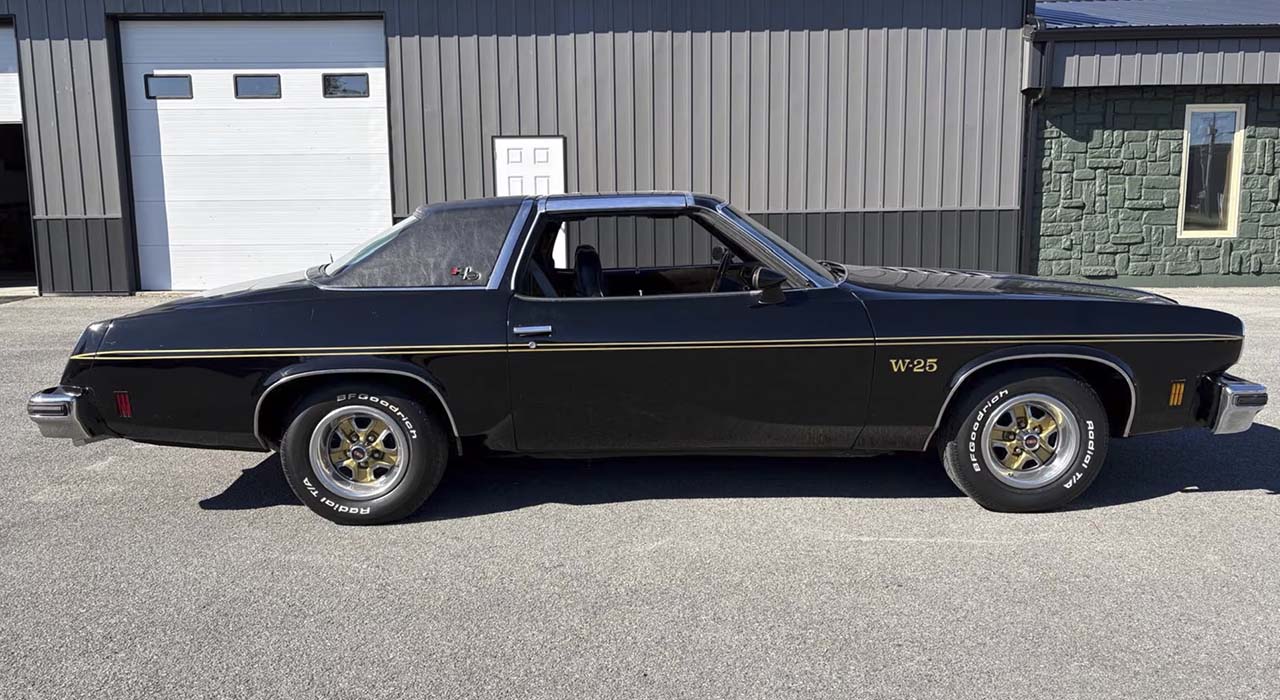 4th Image of a 1975 OLDSMOBILE HURST/ OLDS W25