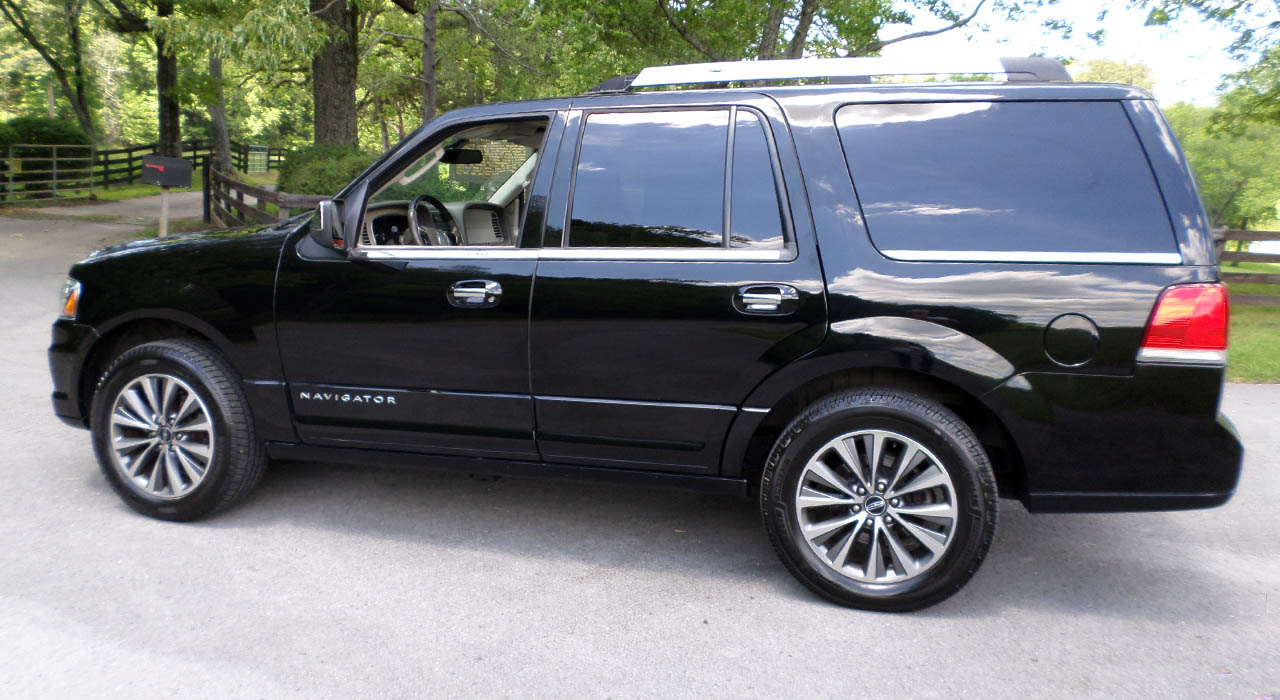 3rd Image of a 2016 LINCOLN NAVIGATOR SELECT