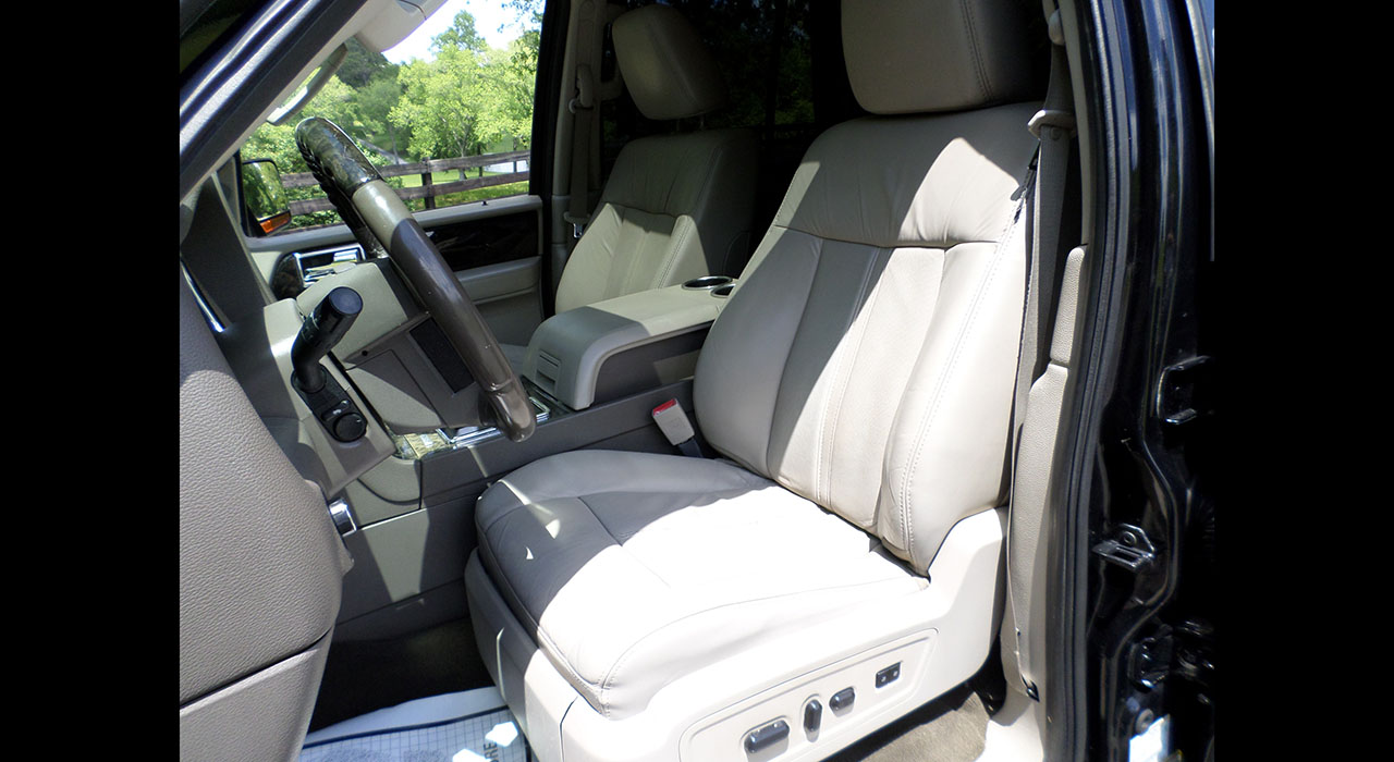 5th Image of a 2016 LINCOLN NAVIGATOR SELECT