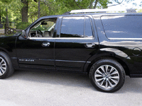 Image 4 of 15 of a 2016 LINCOLN NAVIGATOR SELECT