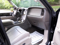 Image 8 of 15 of a 2016 LINCOLN NAVIGATOR SELECT