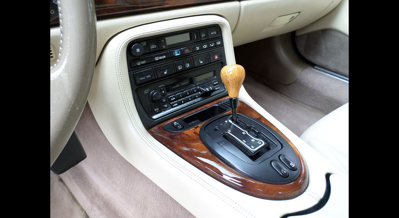 11th Image of a 1997 JAGUAR XK8 XK