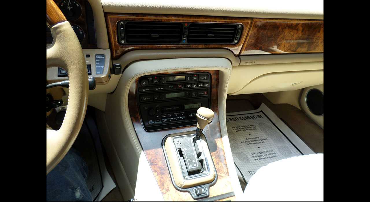 20th Image of a 1997 JAGUAR XJ6 XJ VANDEN PLAS