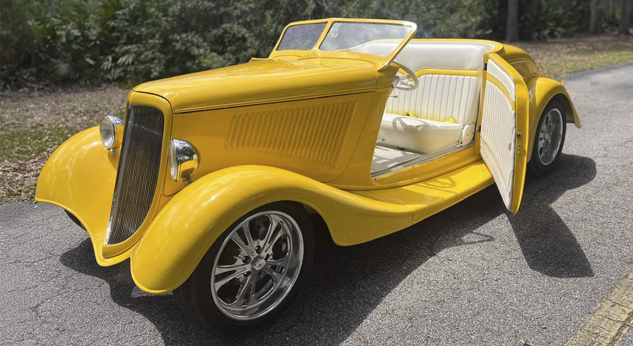 2nd Image of a 1934 FORD CUSTOM ROADSTER