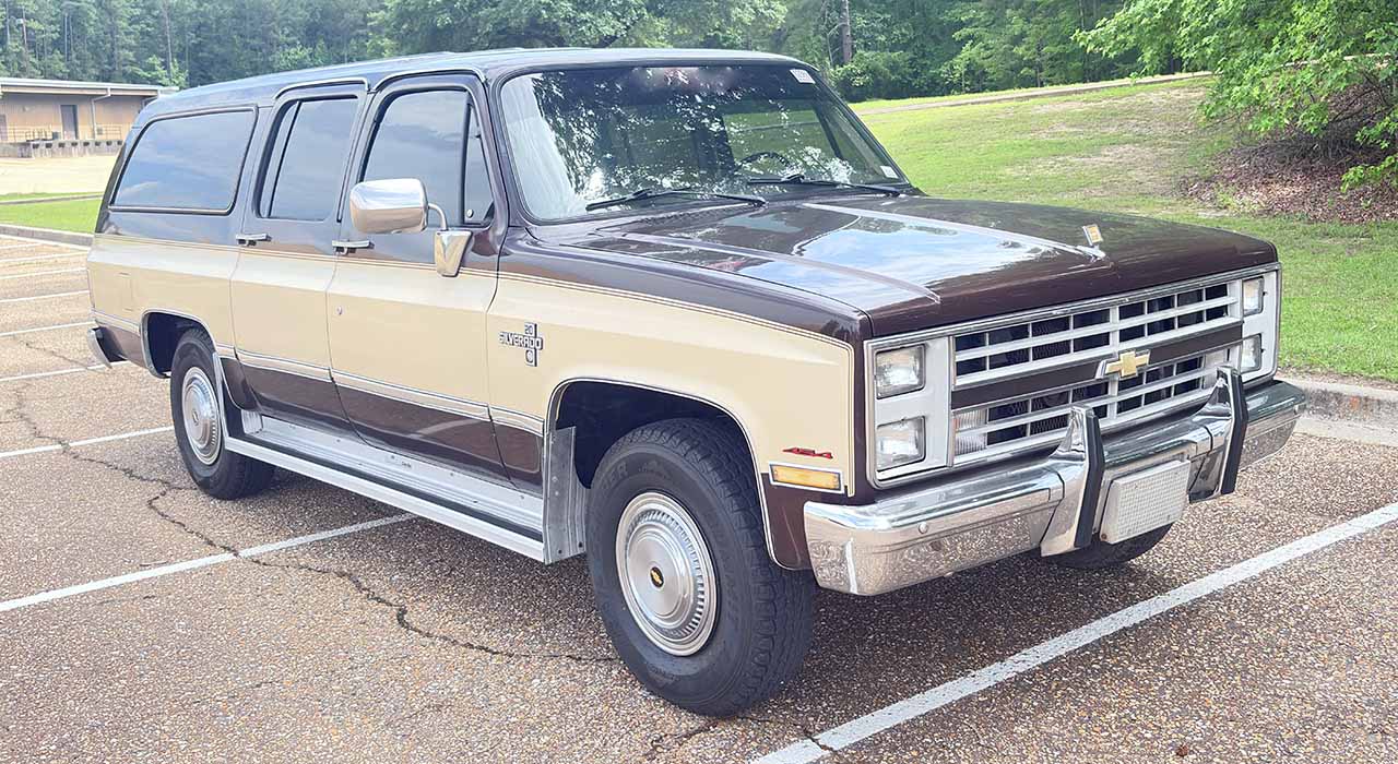 1st Image of a 1986 CHEVROLET SUBURBAN 3/4 TON; C20
