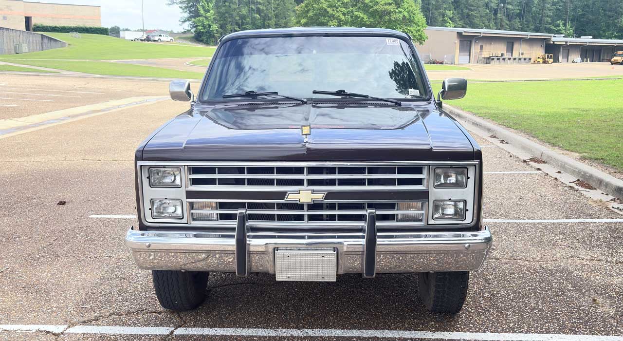 3rd Image of a 1986 CHEVROLET SUBURBAN 3/4 TON; C20