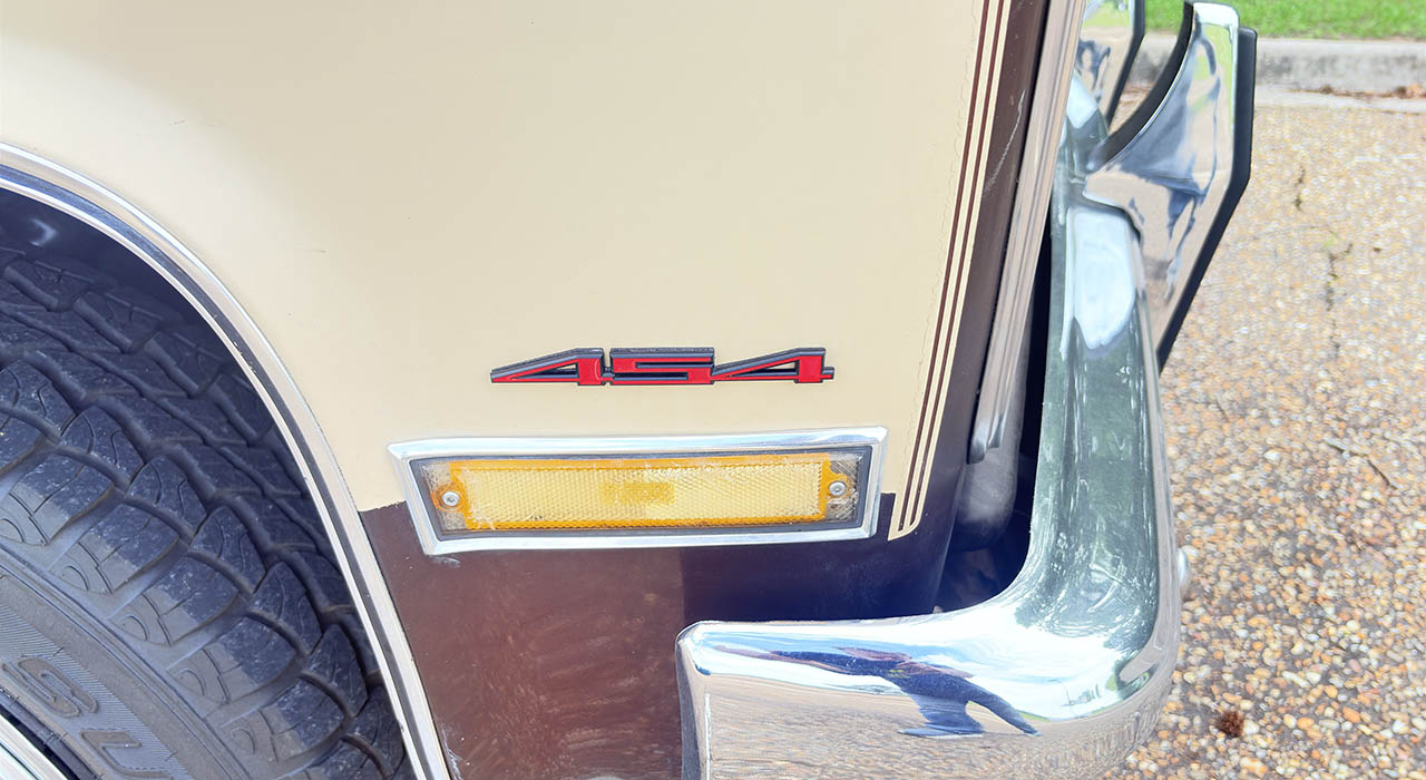 4th Image of a 1986 CHEVROLET SUBURBAN 3/4 TON; C20