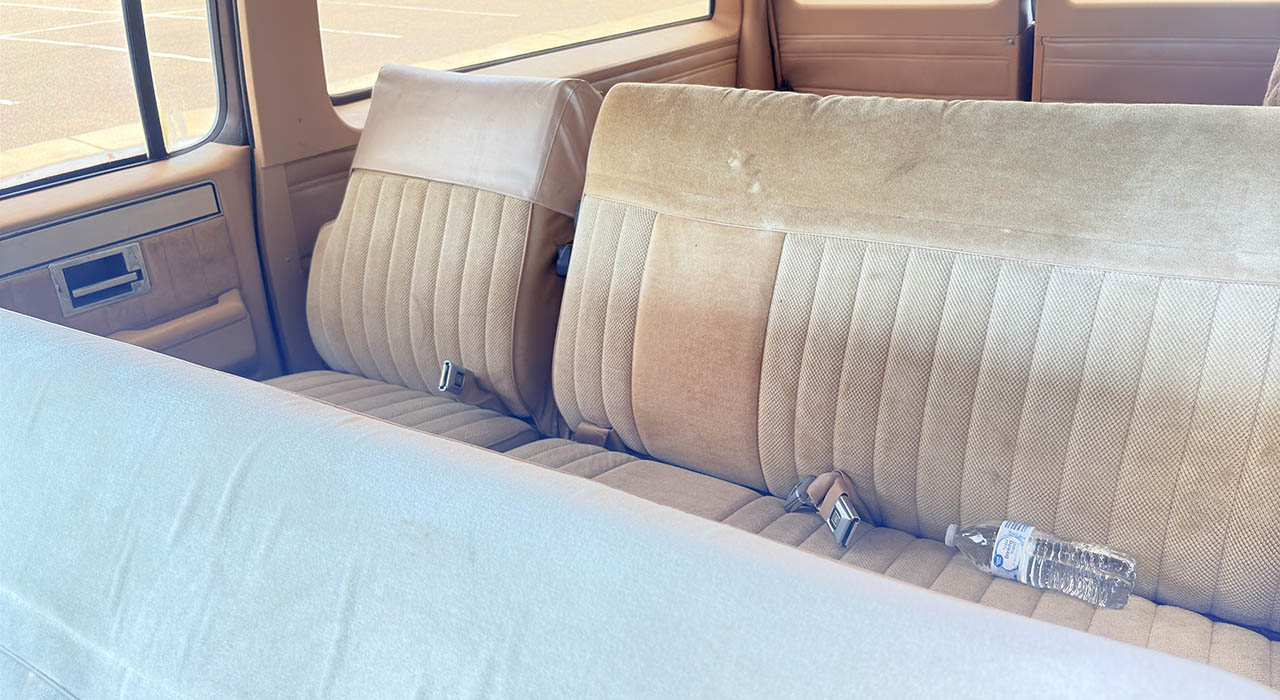 6th Image of a 1986 CHEVROLET SUBURBAN 3/4 TON; C20