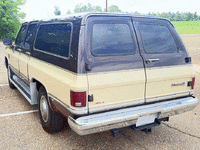 Image 3 of 8 of a 1986 CHEVROLET SUBURBAN 3/4 TON; C20