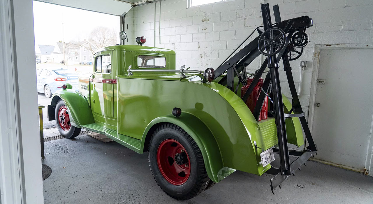 2nd Image of a 1936 INDIANA WRECKER