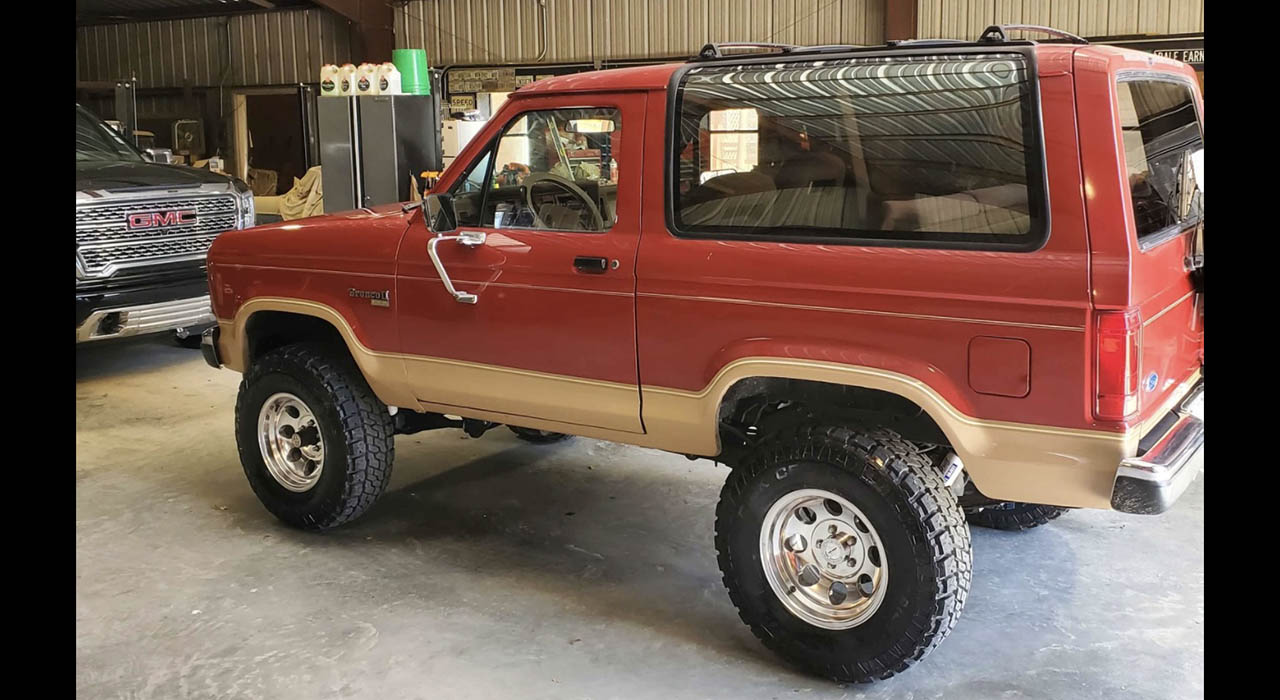 3rd Image of a 1988 FORD BRONCO II