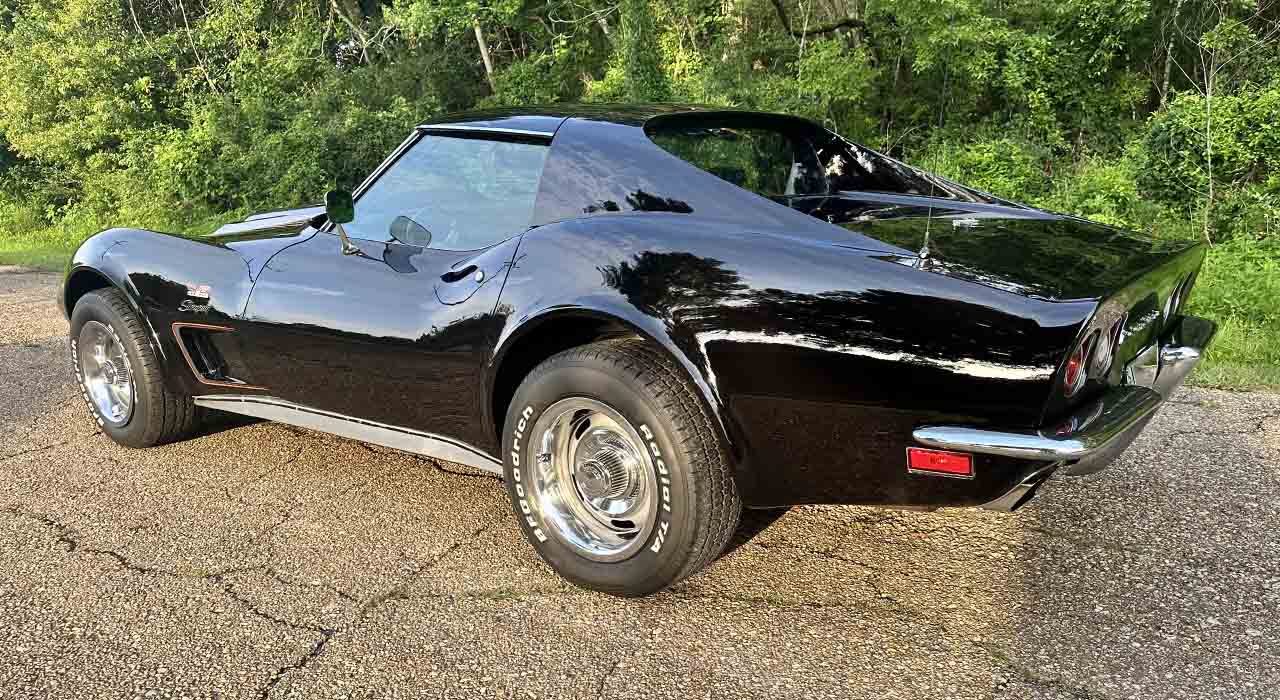 2nd Image of a 1973 CHEVROLET CORVETTE RESTOMOD