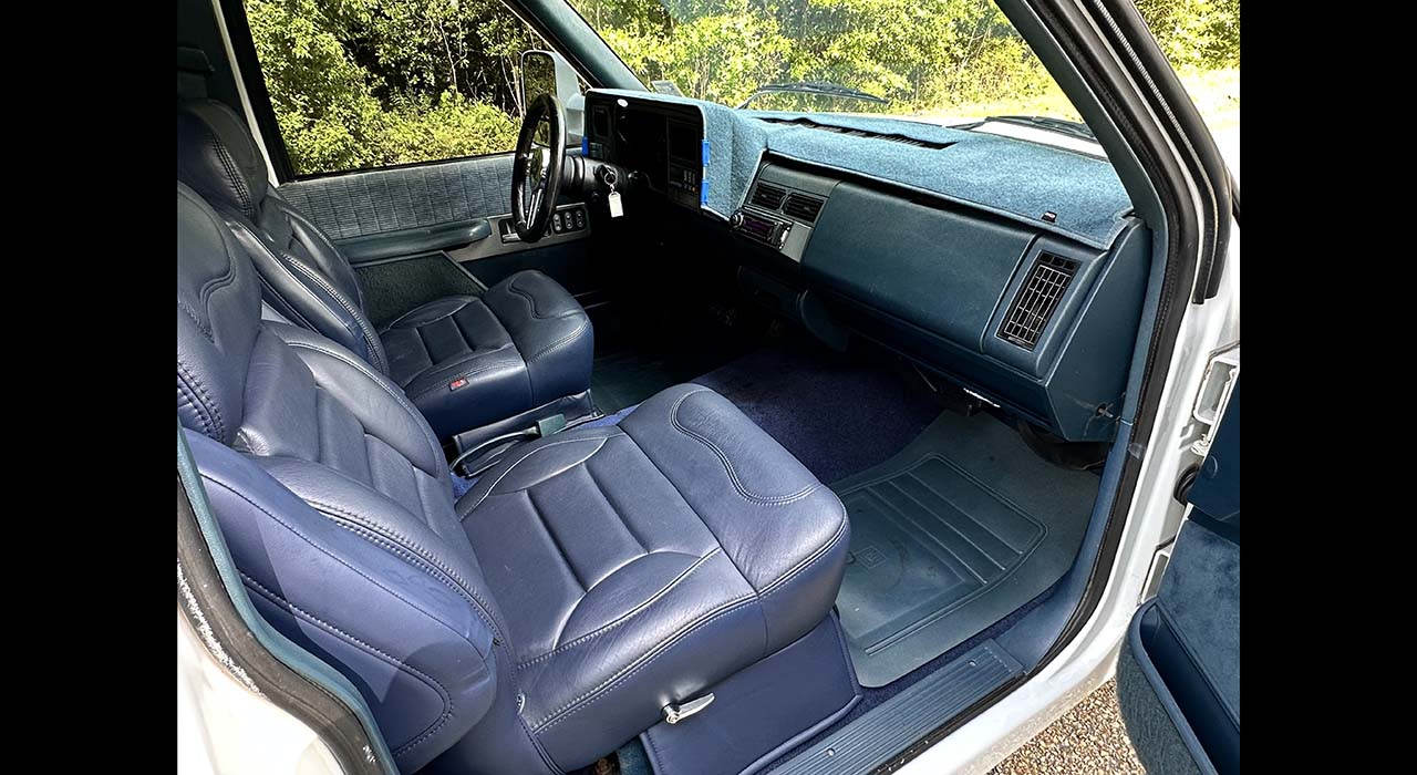 11th Image of a 1994 CHEVROLET C3500 DUALLY