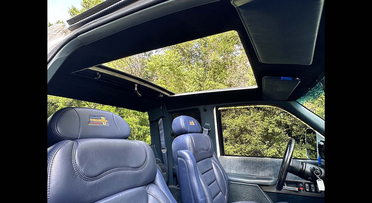 12th Image of a 1994 CHEVROLET C3500 DUALLY