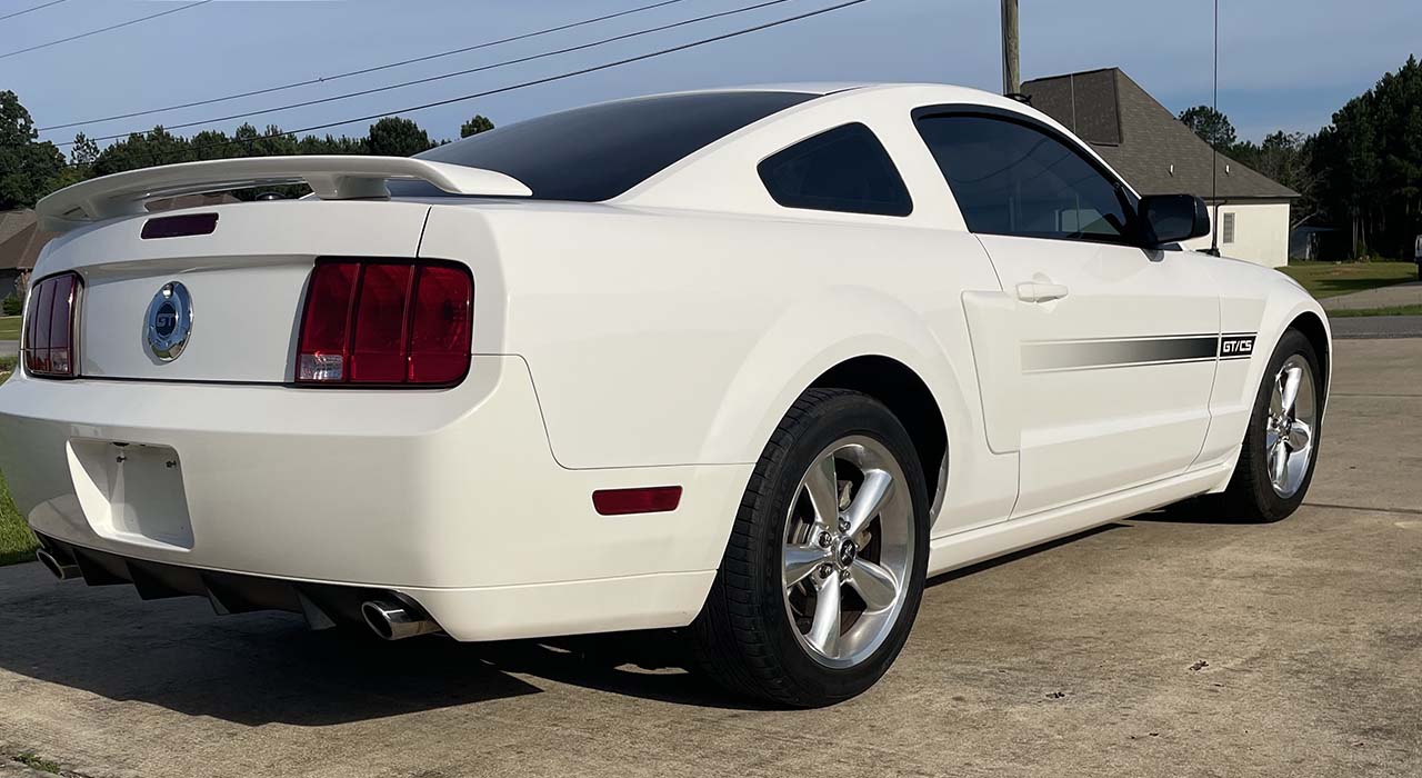 3rd Image of a 2007 FORD MUSTANG GT