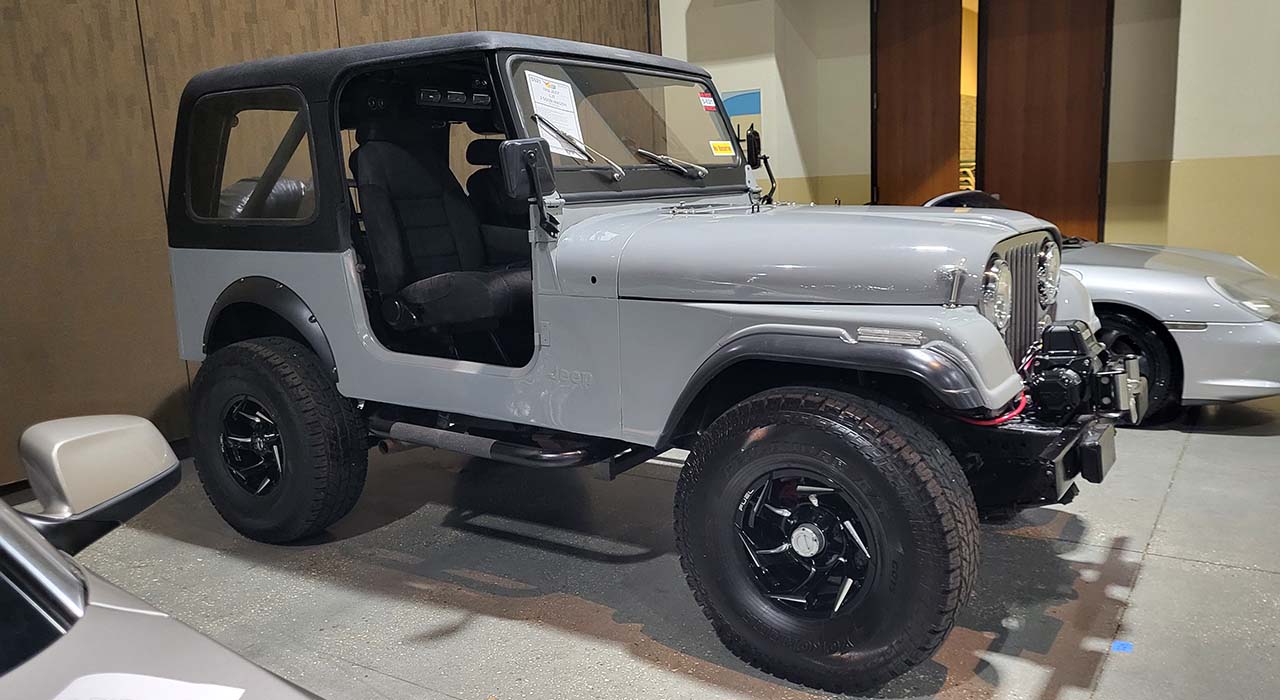 2nd Image of a 1982 JEEP CJ7