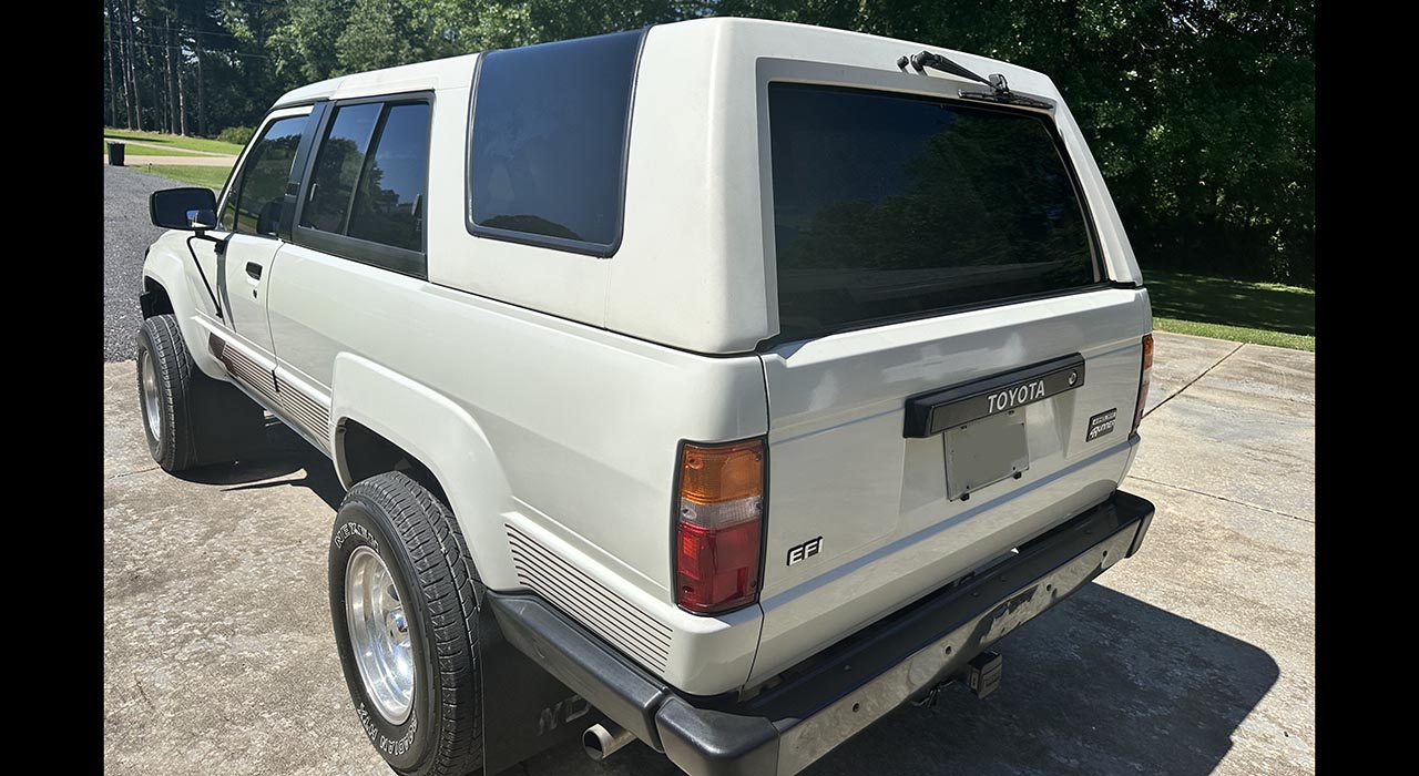 2nd Image of a 1988 TOYOTA 4RUNNER DLX