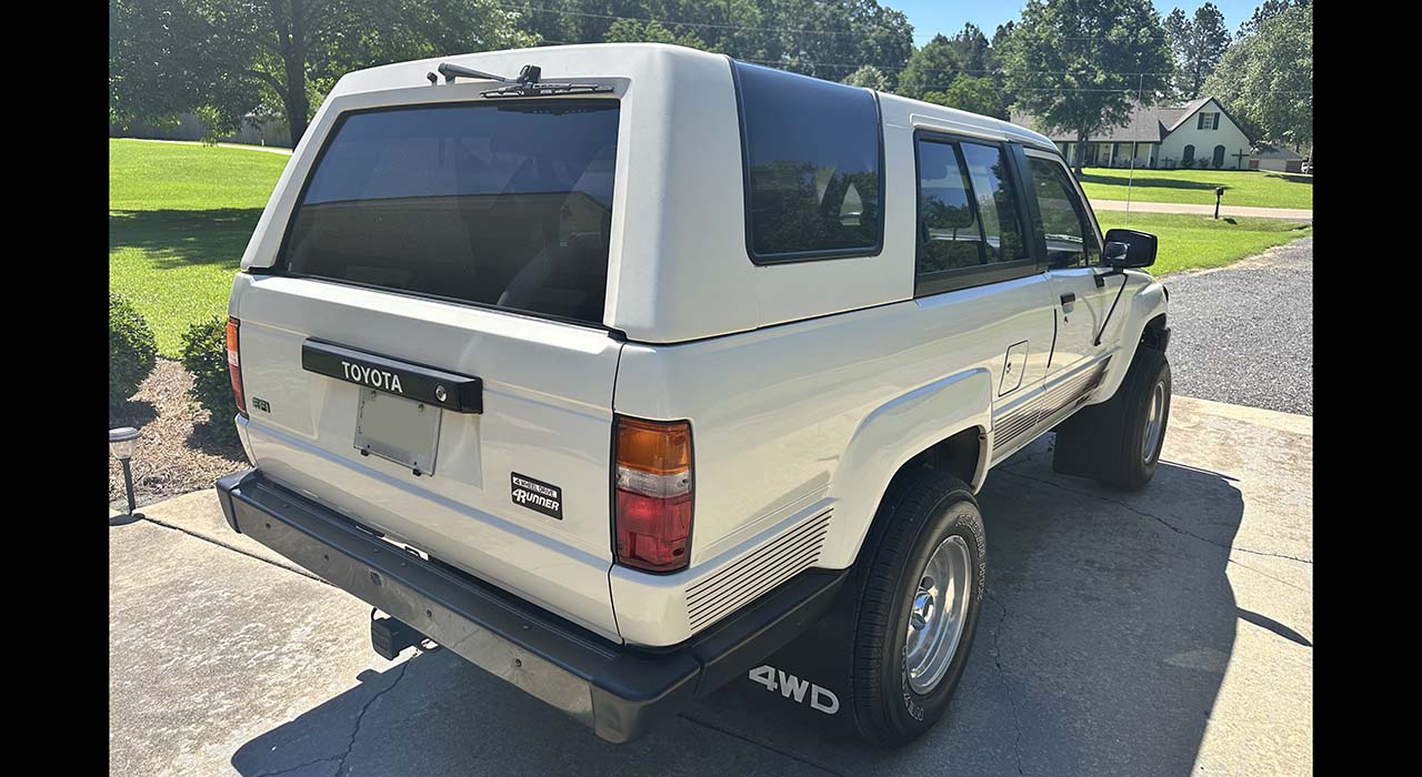 3rd Image of a 1988 TOYOTA 4RUNNER DLX