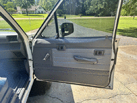 Image 6 of 16 of a 1988 TOYOTA 4RUNNER DLX