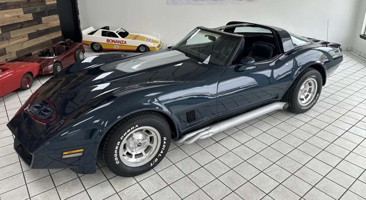 2nd Image of a 1981 CHEVROLET CORVETTE