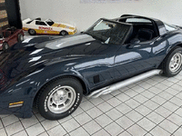 Image 3 of 24 of a 1981 CHEVROLET CORVETTE