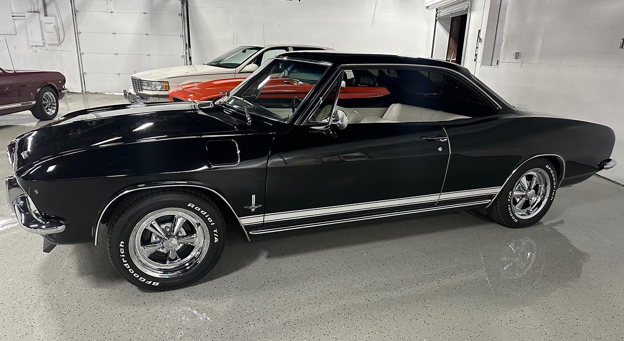 1st Image of a 1965 CHEVROLET CORVAIR MONZA