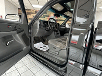 Image 11 of 22 of a 2006 CHEVROLET SILVERADO 1500